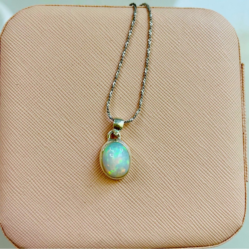 Beautiful Opal pendant with 18” chain Necklace